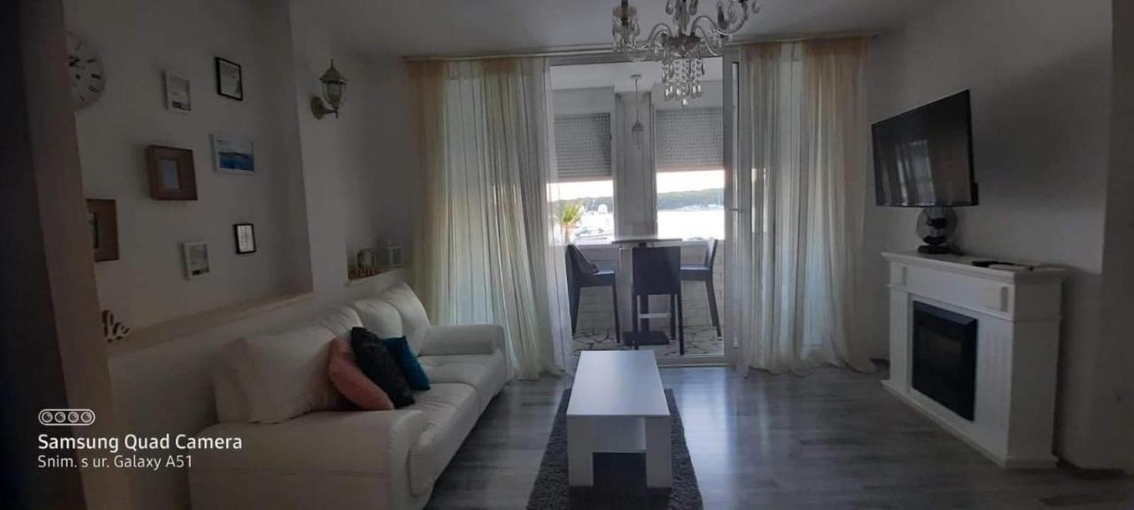 Apartman Cezar2 Rogoznica  Esterno foto